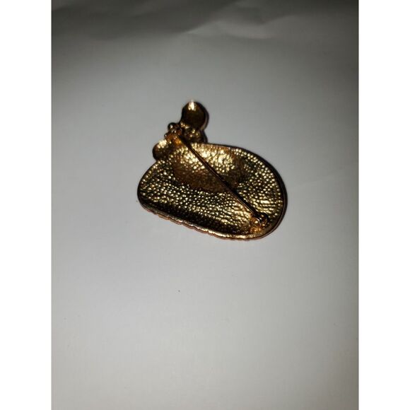 A Red Hat Society Brooch Pin Gold Tone Metal Red Enamel Feather Vintage - Picture 5 of 8